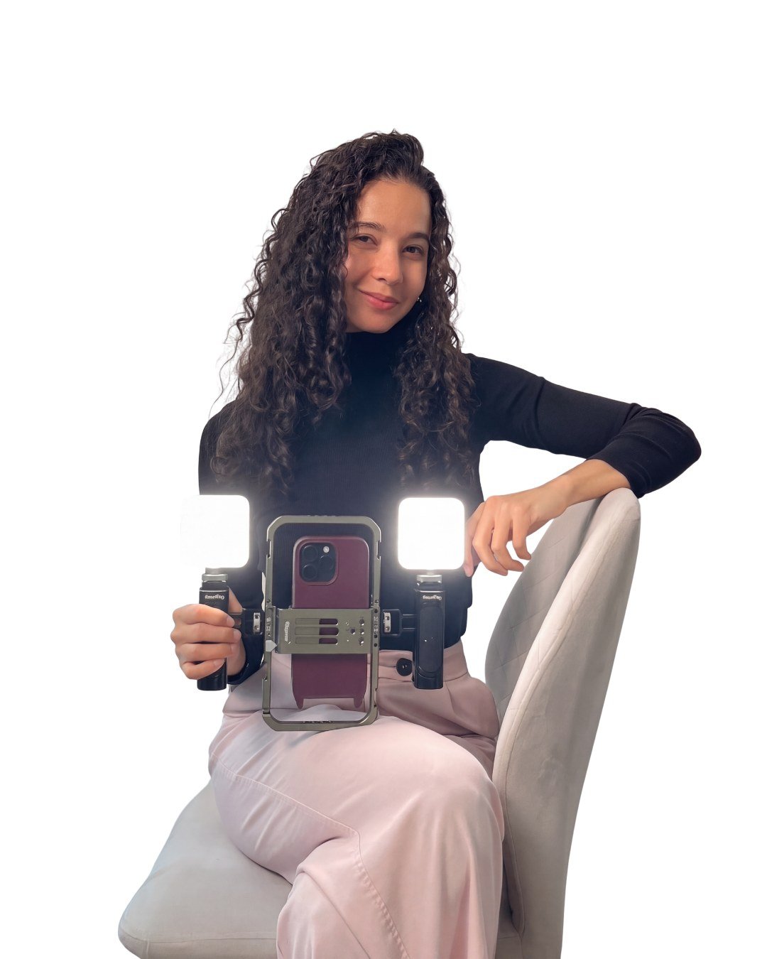 Maria de Jongh met haar iPhone-videorig